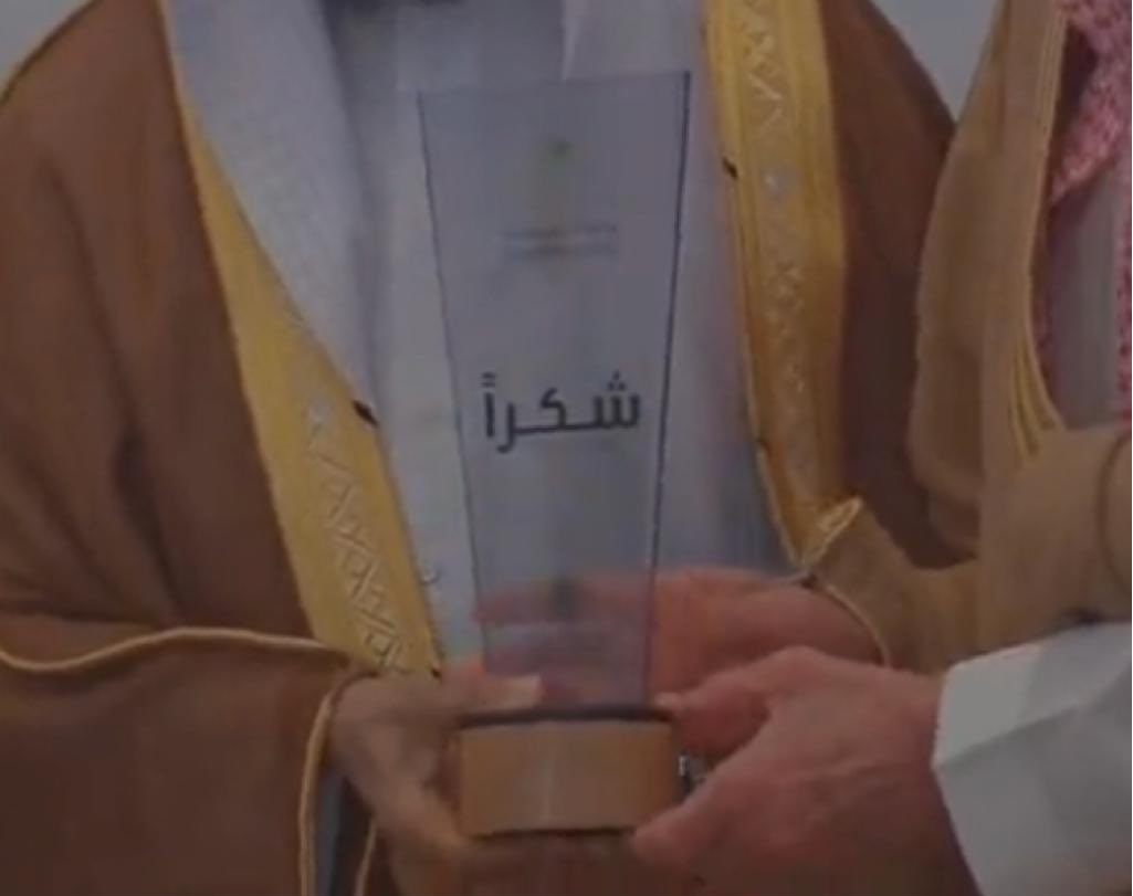كرم سمو أمير منطقة جازان محمد بن ناصر بن عبدالعزيز آل سعود بحضور معالي نائب وزير الشؤون البلدية والقروية والإسكان م/عبدالله البدير  جمعية بنيان الخيرية للإسكان لجهودها في الدعم السكني في منطقة جازان بعدد ١٠٠ وحدة سكنية في #بيش و ٢٠ وحدة سكنية في  الدرب جعلها الله منازل مباركة