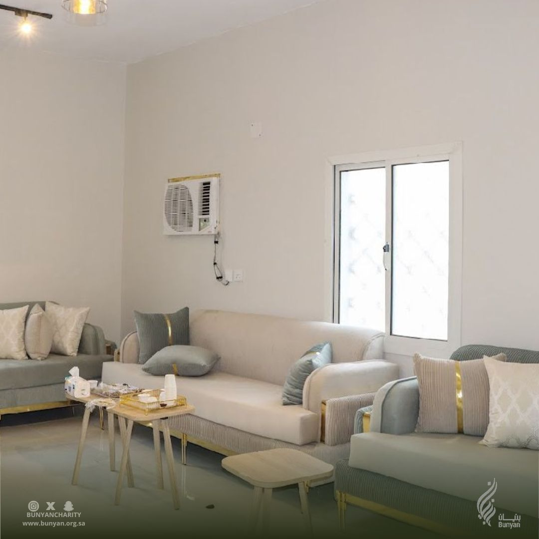 بفضلٍ من الله -عزّ وجلْ- ثم بدعمٍ مالي من  جمعية بنيان الخيرية النسائية للإسكان تم بناء وحدة سكنية لأحد الأسر السعودية الأشد حاجة في منطقة جازان حيث تم البناء على أرض المستفيد بإشراف ومتابعة الجمعية الشريكة  جمعية البر الخيرية بالحكامية 
@Birhakamia
التي قامت بدورها بتسليم الوحدة للمستفيد بعد انتهاء أعمال البناء. و يضاف هذا الإنجاز لإنجازات  جمعية بنيان الخيرية النسائية للإسكان بالبناء في برنامج  البناء والترميم للوحدات السكنية و هو أحد برامج الإسكان في الجمعية و الذي يهدف لبناء أو إعادة تأهيل مساكن الأسر السعودية الأشد احتيـاجاً على مستـــوى المملكة لتمكينهم من السكن والعيش الكـــريم سعيًا لتحقيق مستهدفات  رؤية السعودية 2030.